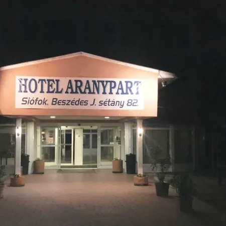 Aranypart Hotell 2*